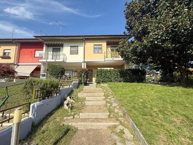 Villetta a schiera in vendita di 182 m² in Viale Piemonte, 4
