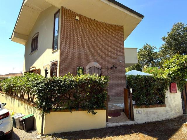 Villetta a schiera in vendita di 183 m² in Via Biancamano 1a Traversa, 2