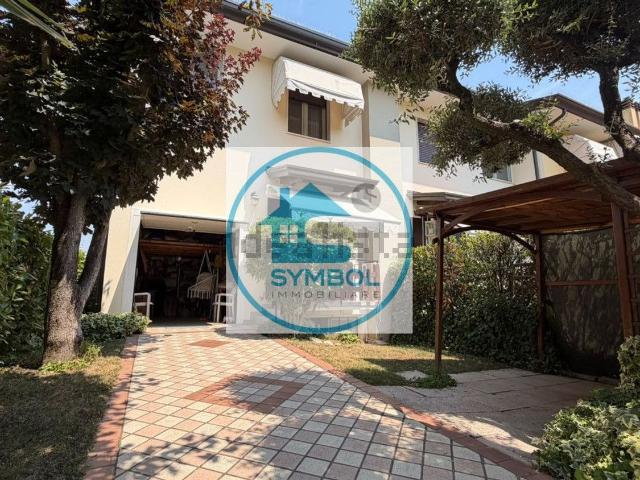 Villetta a schiera in vendita di 183 m² in Via Giotto