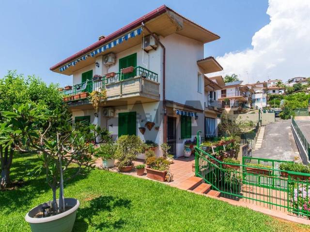 Villetta a schiera in vendita di 183 m² in Via dei Ciclopi, 36