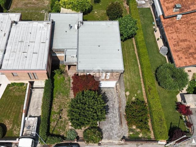 Villetta a schiera in vendita di 184 m² in Via Alcide de Gasperi, 27