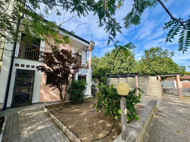 Villetta a schiera in vendita di 184 m² in Via San Savino, 15