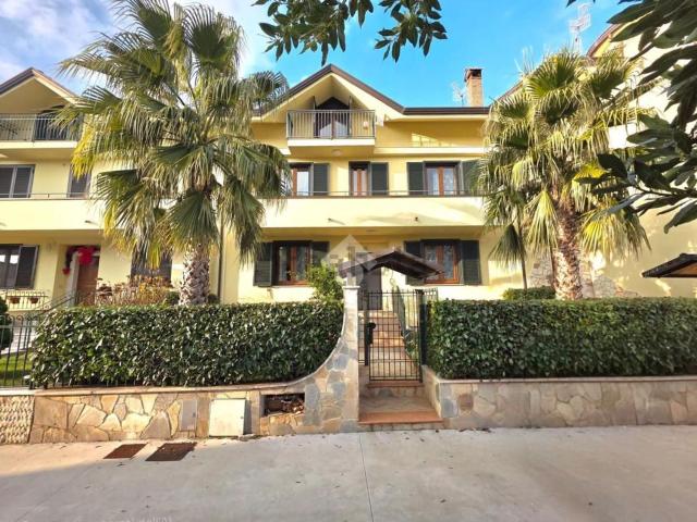 Villetta a schiera in vendita di 185 m² in Via Croce