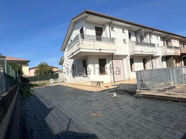Villetta a schiera in vendita di 185 m² in Via Amos Zanibelli