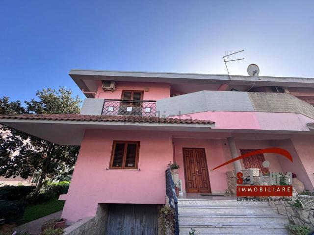Villetta a schiera in vendita di 185 m² in Via Avola