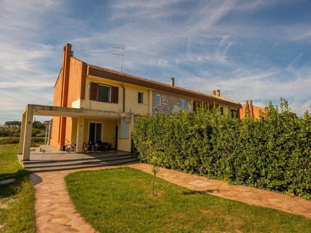 Villetta a schiera in vendita di 185 m² in Via DI BONIFICA
