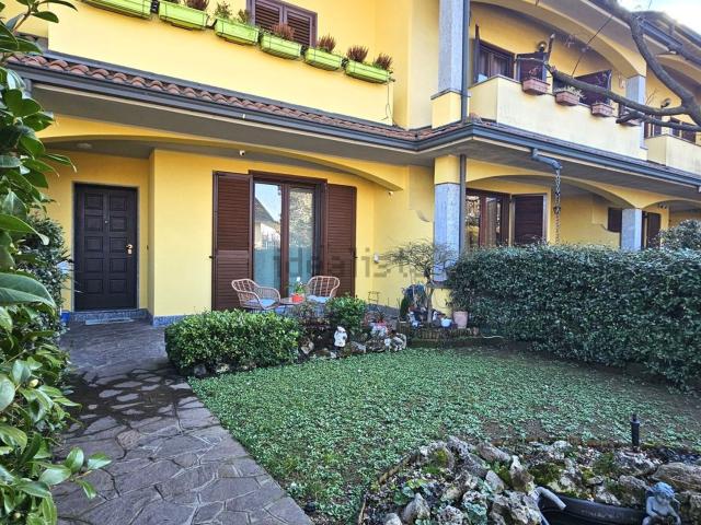 Villetta a schiera in vendita di 185 m² in Via IV Novembre, 37