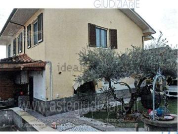 Villetta a schiera in vendita di 185 m² in Via R. Orlandini, 1100