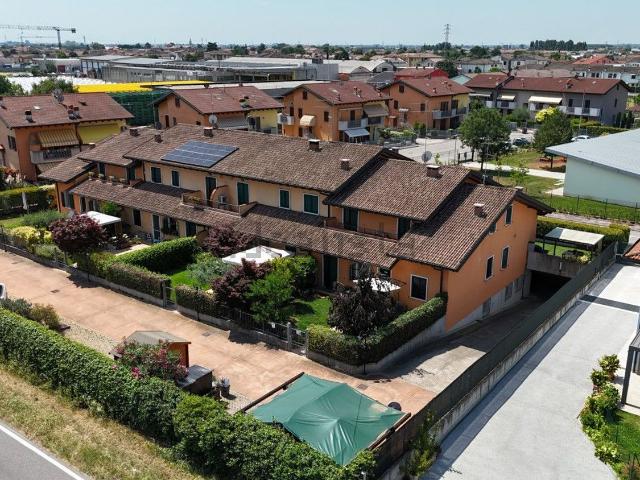 Villetta a schiera in vendita di 185 m² in Via R. Simoni