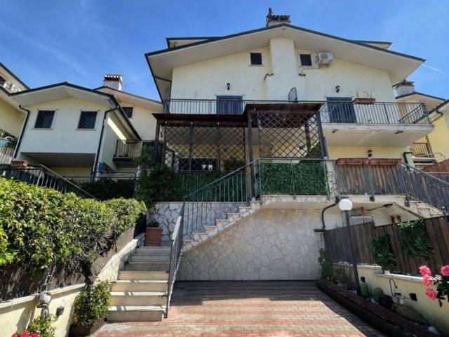Villetta a schiera in vendita di 185 m² in Via Tito Livio