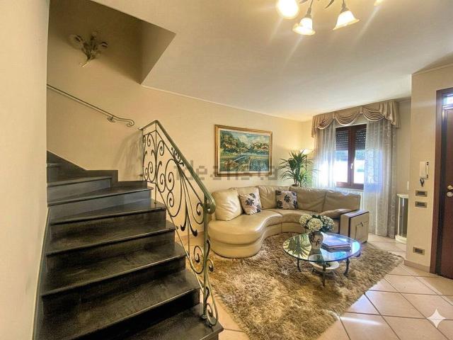 Villetta a schiera in vendita di 185 m² in Via Valle