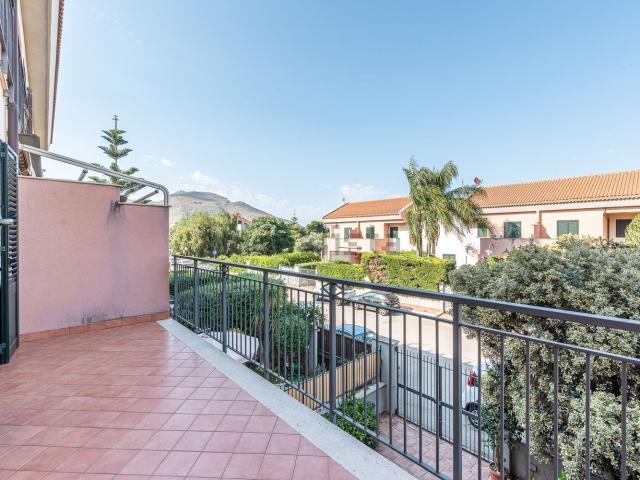 Villetta a schiera in vendita di 185 m² in Viale Sandro Pertini, 710