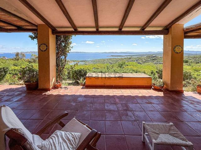 Villetta a schiera in vendita di 186 m² in Via Delle Ginestre, 10