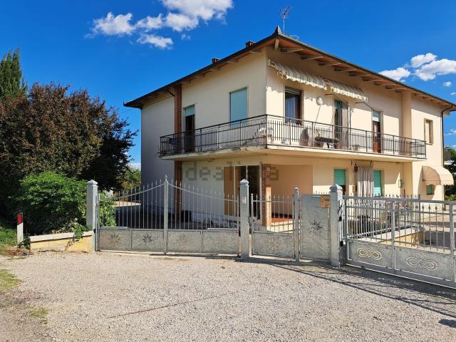 Villetta a schiera in vendita di 187 m² in Via d&apos Arezzo