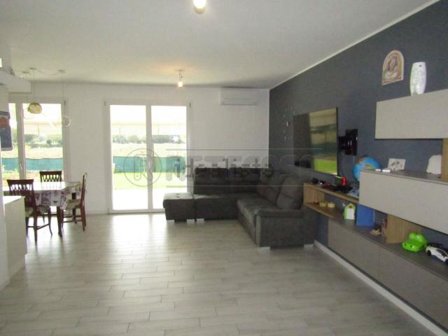 Villetta a schiera in vendita di 187 m² in Via Roma