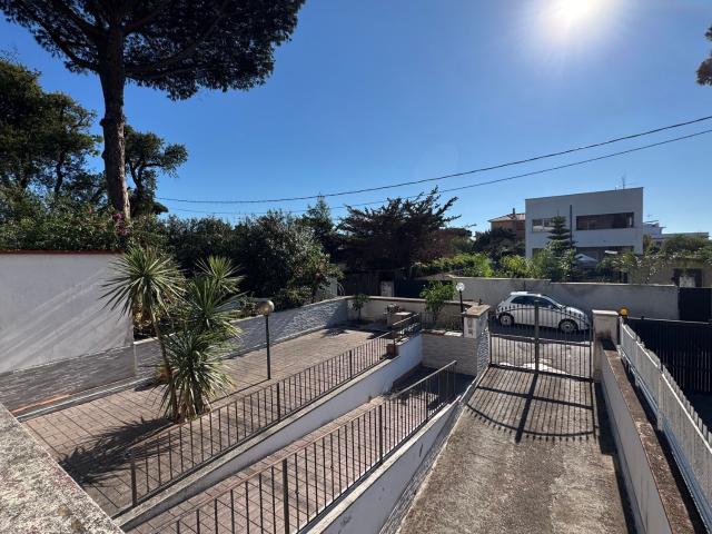 Villetta a schiera in vendita di 187 m² in Viale delle Dalie
