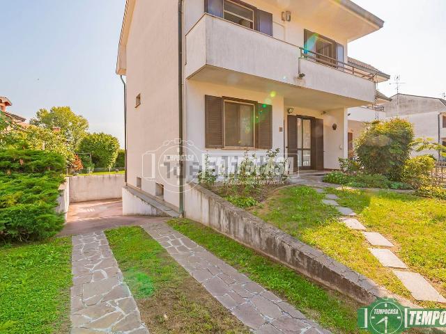 Villetta a schiera in vendita di 188 m² in Via Carlo Pisacane, 11