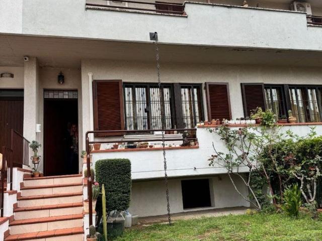 Villetta a schiera in vendita di 188 m² in Via Don V. Bazzani