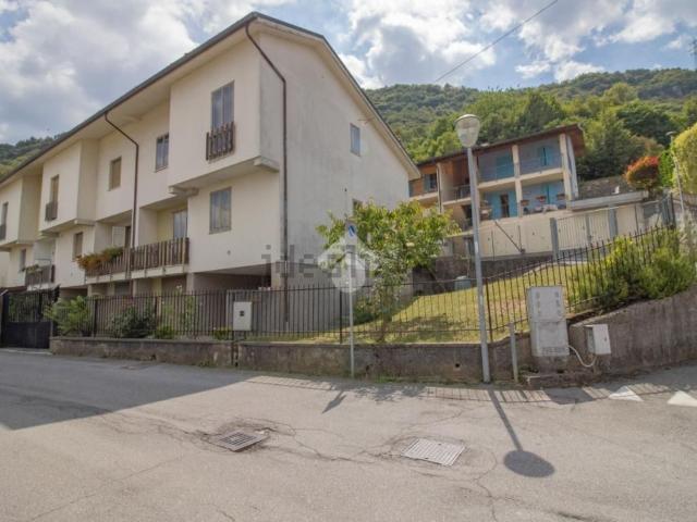 Villetta a schiera in vendita di 188 m² in Via IV Novembre