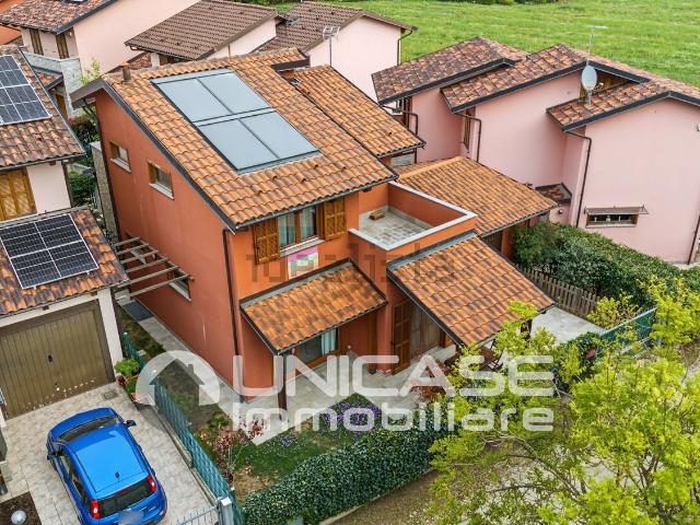 Villetta a schiera in vendita di 188 m² in Via Ponte Pietra, 2
