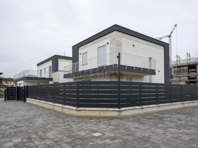 Villetta a schiera in vendita di 188 m² in Via Pietro Melecchi