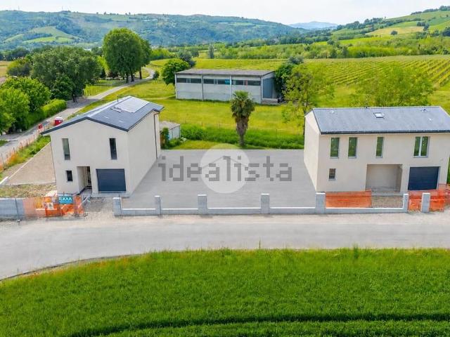 Villetta a schiera in vendita di 189 m² in Via E. Zacconi, 1