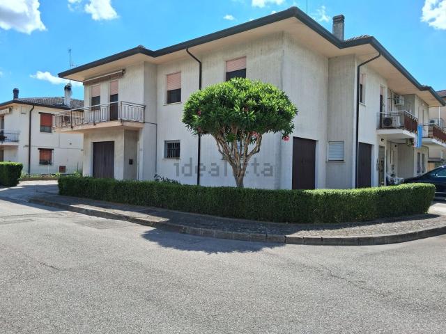 Villetta a schiera in vendita di 189 m² in Via Tanzania, 8