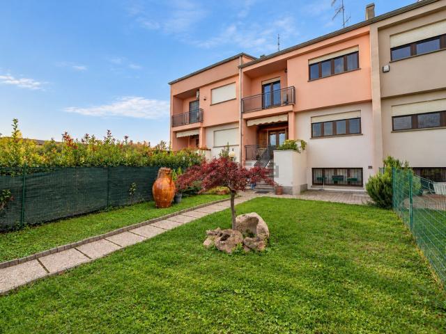 Villetta a schiera in vendita di 189 m² in Strada Battibue