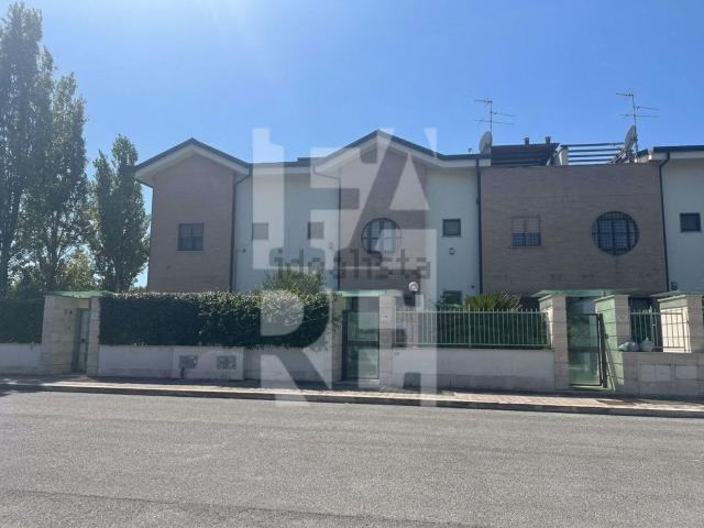 Villetta a schiera in vendita di 190 m² in Via Campo Farnia