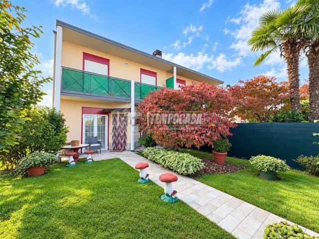 Villetta a schiera in vendita di 190 m² in Via Carlo Cattaneo, 2