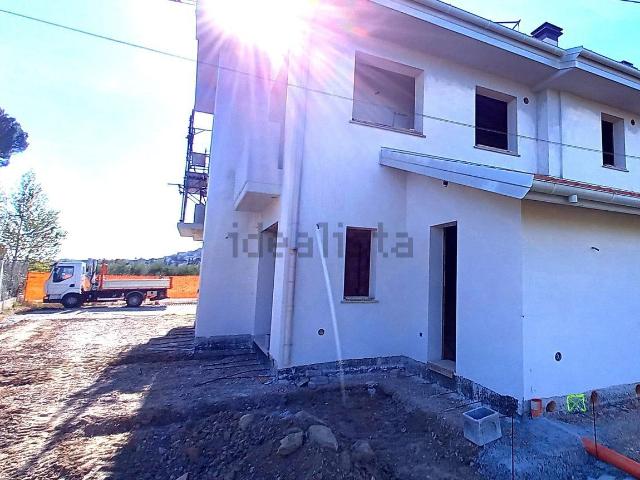Villetta a schiera in vendita di 190 m² in Via Amendola Giovanni