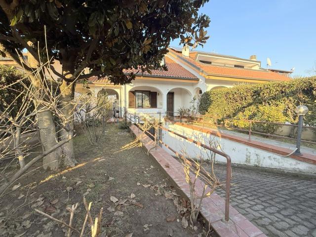 Villetta a schiera in vendita di 190 m² in Via Asti
