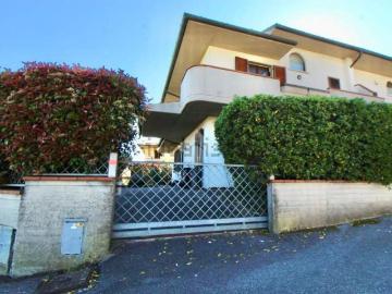 Villetta a schiera in vendita di 190 m² in Via Giovanni Falcone