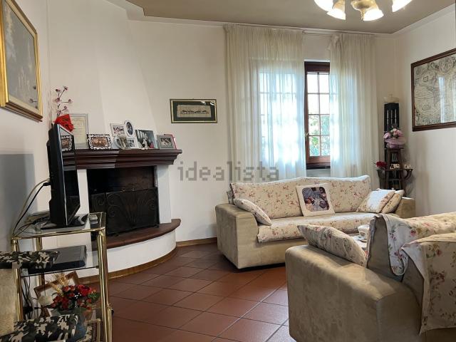 Villetta a schiera in vendita di 190 m² in Via degli Ontani