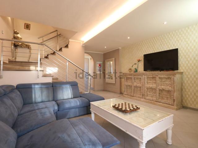Villetta a schiera in vendita di 190 m² in Via della Tura