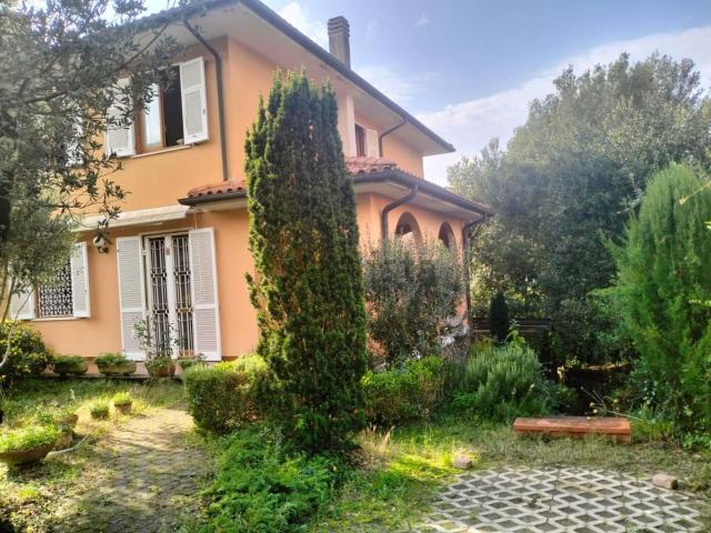 Villetta a schiera in vendita di 190 m² in Via di Quercianella
