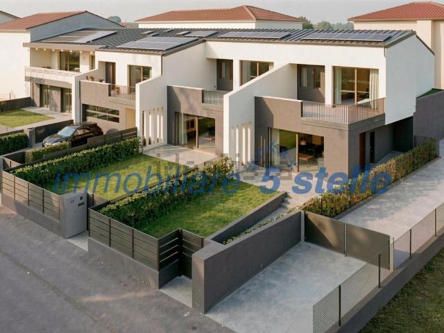 Villetta a schiera in vendita di 190 m² in Via Lago di Como