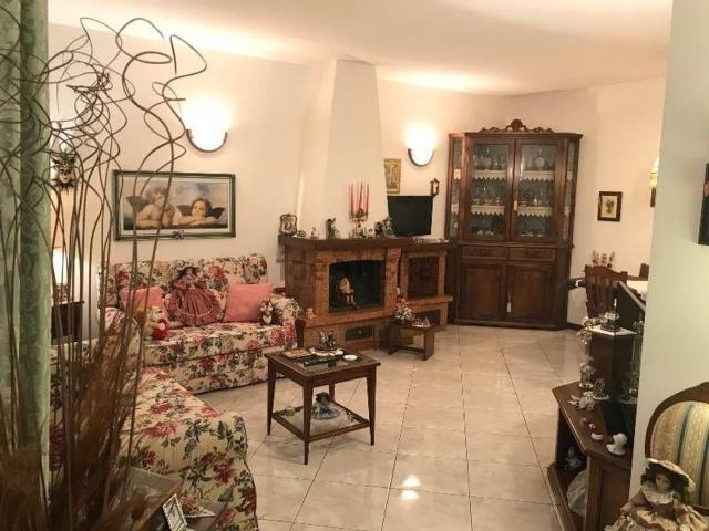 Villetta a schiera in vendita di 190 m² in Via Leonardo Da Vinci, 76