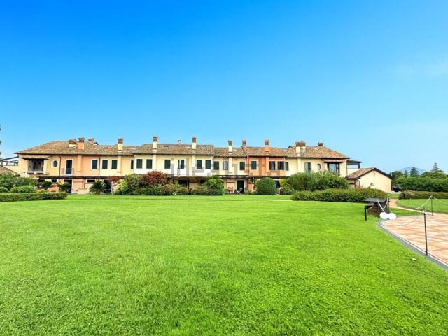 Villetta a schiera in vendita di 190 m² in Via Montecchia, 261