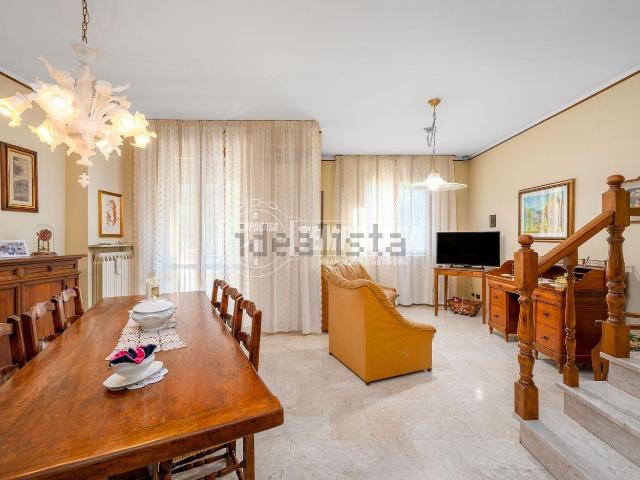 Villetta a schiera in vendita di 190 m² in Via Salvatore Quasimodo, 86