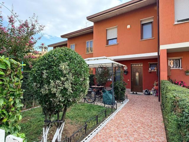 Villetta a schiera in vendita di 190 m² in Via San D&apos  Acquisto, 24