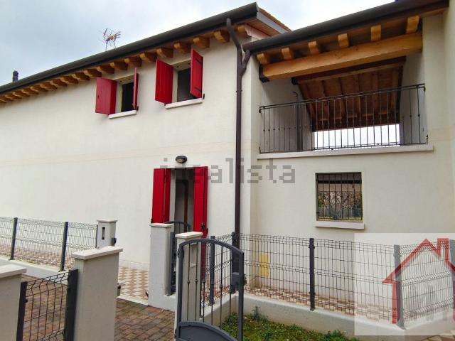 Villetta a schiera in vendita di 190 m² in Via San Pio X
