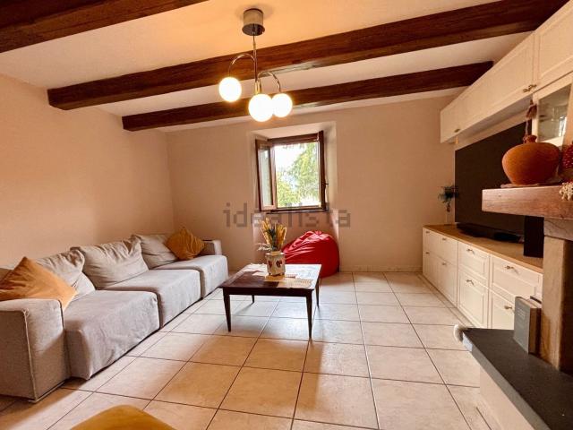Villetta a schiera in vendita di 190 m² in Via Poggiolo e Croce a Uzzo