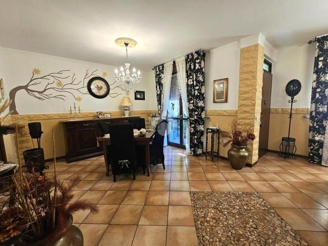 Villetta a schiera in vendita di 190 m² in Via Patrioti