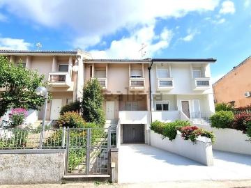 Villetta a schiera in vendita di 190 m² in Via Parisi