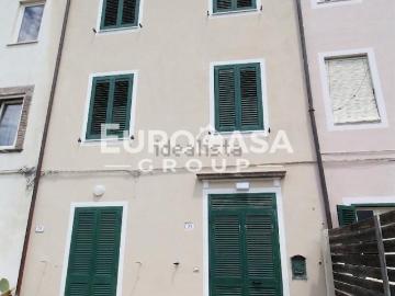 Villetta a schiera in vendita di 190 m² in Via per Corte Bimbo, 161