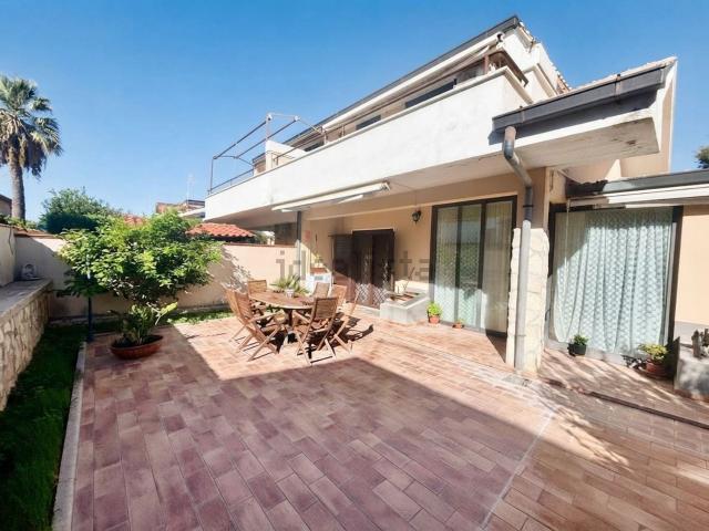 Villetta a schiera in vendita di 190 m² in Via Pisa