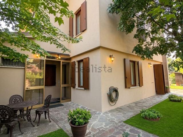 Villetta a schiera in vendita di 190 m² in Via Quercia, 129