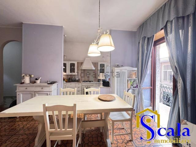 Villetta a schiera in vendita di 190 m² in Via Ruggiero l