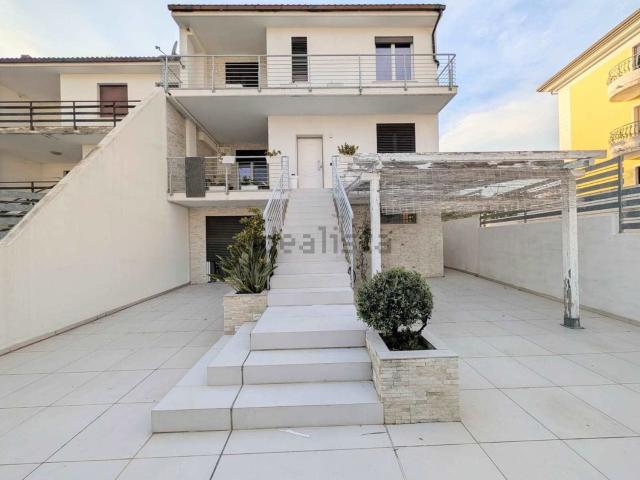 Villetta a schiera in vendita di 190 m² in Via Tanaro, 2